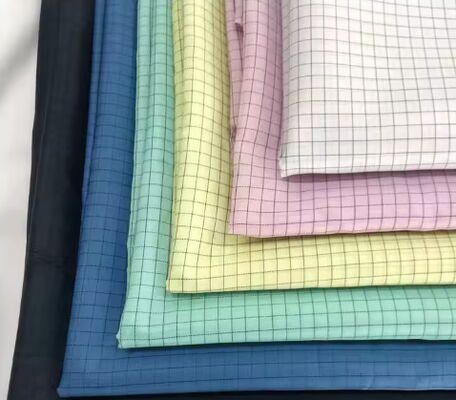 Αντιστατικό ύφασμα με ρίγες 5mm, 115GSM διαπνέον υλικό, σχεδιασμένο για καθαρούς χώρους.